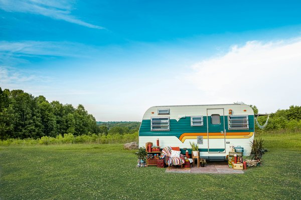 Comment optimiser l'espace de rangement dans une caravane familiale?