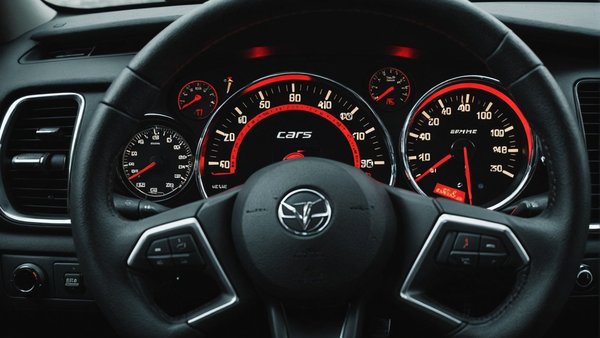 Comprendre les voyants de votre voiture : guide pratique