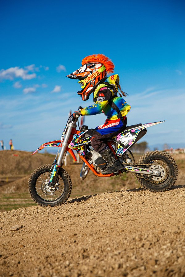 Bien choisir la tenue de motocross idéale pour votre enfant